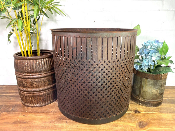 Rustic Hand Made Metal Lattice Basket Side Garden Table Plant Stand