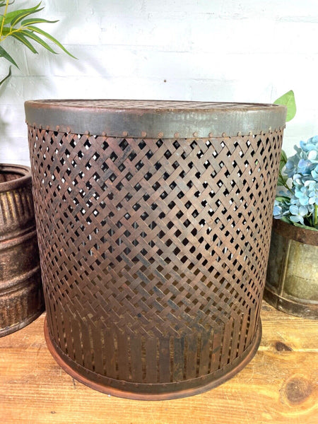 Rustic Hand Made Metal Lattice Basket Side Garden Table Plant Stand