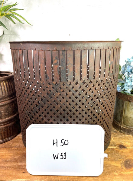 Rustic Hand Made Metal Lattice Basket Side Garden Table Plant Stand